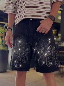 Quần short denim họa tiết ngọn lửa đính đá đen, phủ kín họa tiết ngọn lửa, các hạt đá được sắp xếp dày đặc tạo nên vẻ lấp lánh rực rỡ, dáng suông rộng rãi, thích hợp cho các bữa tiệc. - màu đen - Xem 1