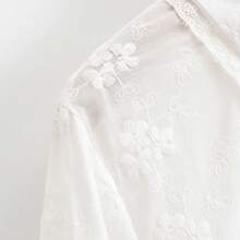 春夏新款蕾丝边饰翻领白色女式衬衫，灯笼袖，长袖高领，尽显成熟优雅气质。 - 白色 - 查看 8