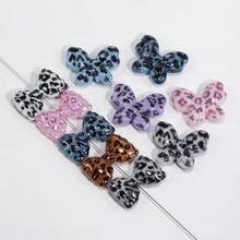Serie de accesorios de moda con patrón de leopardo: cuentas de amor, cuentas de acrílico perforadas para hacer pulseras, cadenas de teléfono, lazos para el cabello, collares, aretes y colgantes. Fuente de fábrica al por mayor. - Multicolor - Ver 4