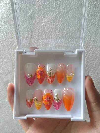 10 móng giả thủ công, hình hạnh nhân, kiểu móng mùa xuân/hè, kiểu Pháp, chạm khắc hoa 3D, hiệu ứng chuyển màu Pháp, ngọc trai và vỏ sò mạ vàng, hình thánh giá và ngôi sao, có thể tháo rời và tái sử dụng, phù hợp cho nữ giới và trẻ em gái sử dụng hàng ngày, ngày lễ, tiệc sinh nhật. Kèm keo dán và dũa móng.