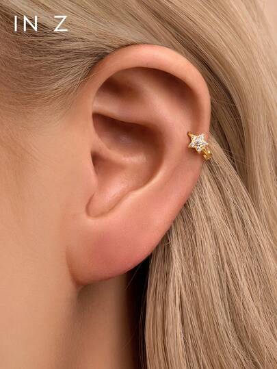 IN Z Một đôi bông tai bạc 925 cao cấp hình ngôi sao năm cánh đính đá Cubic Zirconia lấp lánh. Thiết kế ngôi sao năm cánh đơn giản phù hợp cho các bạn gái và phụ nữ đeo hàng ngày hoặc dự tiệc.