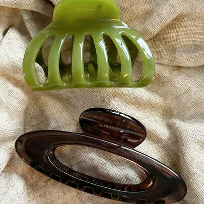 Kẹp tóc nhựa nhẹ hình móng vuốt màu xanh lá cây và nâu, thời trang đa năng, cao cấp, thanh lịch, phong cách tối giản, phụ kiện tóc màu trơn chuyển sắc, phù hợp cho các dịp thường ngày, tiệc tùng, công sở, du lịch, buộc tóc đuôi ngựa, búi tóc, rửa mặt, trang điểm và phối đồ. Kẹp tóc móng vuốt thanh lịch, kẹp tóc thời trang, kẹp tóc thường ngày.