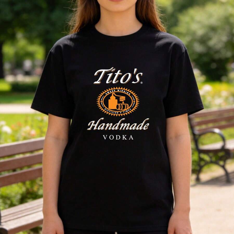 Women's Tito's Vodka Print T-Shirt, Casual Short-Sleeved Top Crew Neck Sports Shirt - Unisex Cotton Soft Breathable Fabric Women Shirt, Round Neck Summer Casual Tee, Classic Fit , Music Anime Movie TV Fan Machine-Washable Top For Casual Attire Streetwear,Summer Outdoor Casual Wear,Perfect Gift For Men & Women - màu đen - Xem 1