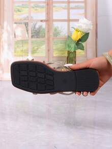 Sandal Datar Wanita dengan Hiasan Tali Rhinestone Berbentuk Daun, Desain Slip-On Ujung Persegi, Cocok untuk Aktivitas Luar Ruangan, Liburan, dan Acara Kasual - Coklat - View 9