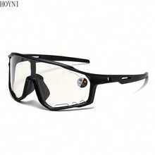 一副大框光致变色时尚简约高端眼镜，复古风格，适合女性佩戴，非常适合旅行、度假、日常佩戴、海滩和户外活动。夏季海滩度假和户外旅行必备。 - 彩色 - 查看 5