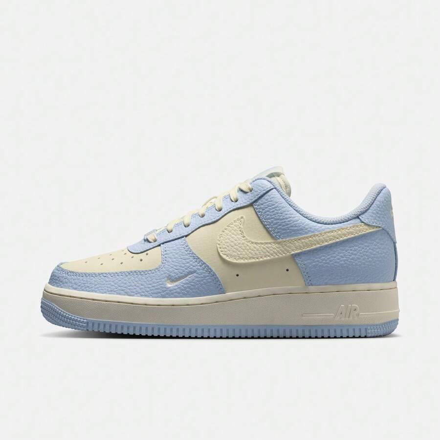 Nike 女款 W Air Force 1 '07 休闲运动鞋，低帮 IV3222-400 - 藍白色 - 查看 1