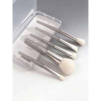 5件套化妆刷套装，包括眼影刷、腮红刷、散粉刷、高光刷、修容刷、化妆工具