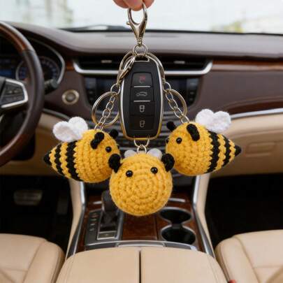 1/3/6 adet Yaratıcı Arı Anahtarlık, Sırt Çantası Süsü, Küçük Hediye, Araba Anahtarlığı, Dikiz Aynası Süsü, Çanta Aksesuarı olarak kullanılabilir. Tatil, Parti, Doğum Günü, Anneler Günü, Babalar Günü, Mezuniyet gibi özel günler için hediye olarak kullanılabilir. Ev dekorasyonu için de idealdir.