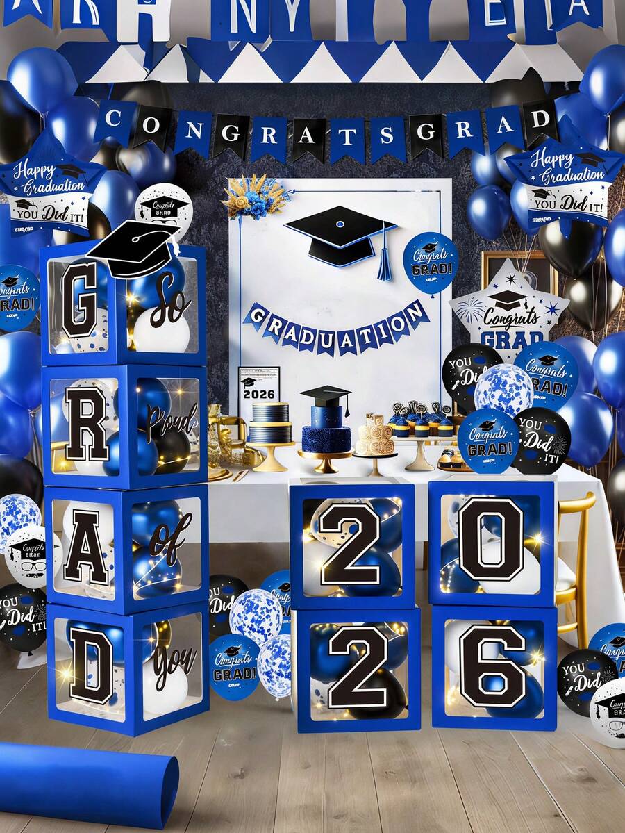 Decoraciones de graduación 2026 - Decoraciones de graduación azules - Caja de globos con texto "Clase de 2026" - "Orgulloso de ti, felicitaciones por la graduación" Decoración de fiesta de graduación - Adecuado para cualquier grado - Caja de globos de graduación azul y negra - Ver 1