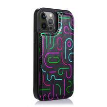 Una funda para iPhone 16 pro max con estampado Patrón abstracto líneas curvas colores brillantes, con diseño de múltiples ranuras y función de cartera, y cierre magnético de gran potencia | Acabado artesanal con textura de cuero, diseño unisex, ideal para el uso diario y como regalo - Negro - Ver 4