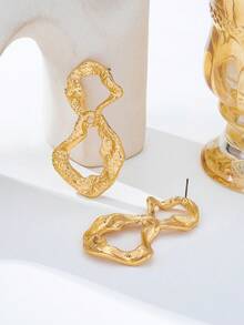 1 Pair European And American Style Exaggerated Hammered 8-Shaped Hollow Textured Earrings, Luxury Gold-Tone Asymmetrical Double Hoop Earrings Suitable For Daily, Date, Vacation, Party And Event Wear - Gold - View 4