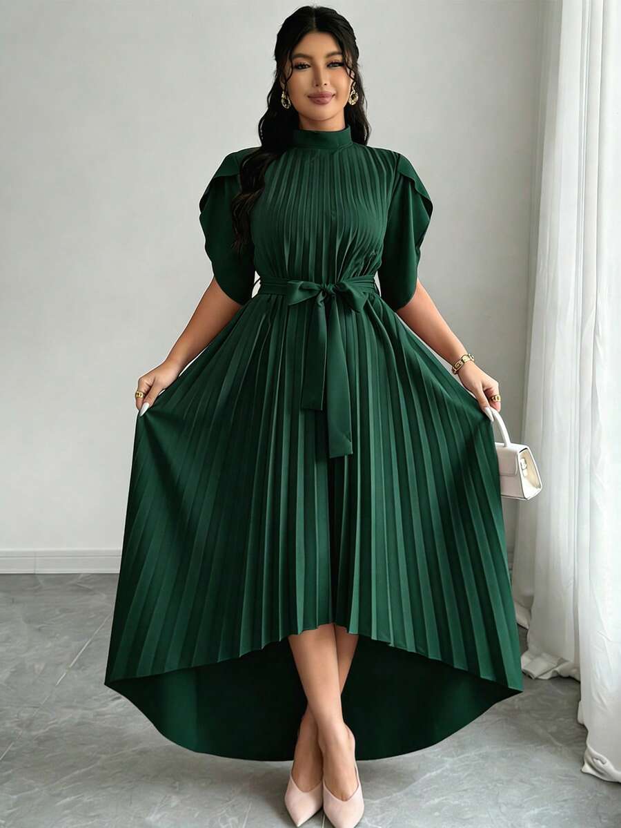 Élégante jupe longue plissée vert olive grande taille, col montant, manches à volants, taille avec lien, ourlet asymétrique, style décontracté de villégiature, nouvelle arrivée printemps/été 2026 pour femmes