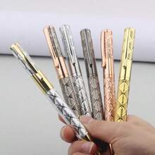 1 chiếc bút bi tròn đơn giản, thân bút được chạm khắc thời trang, thích hợp cho việc viết hàng ngày và luyện thư pháp. - bút bi - Xem 2