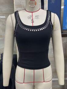 Women Y2K Studded Tank Top Silver Rivets Trim Crop Top Sleeveless Going Out Tops Streetwear - màu đen - Xem 7