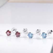 一对S925纯银女士耳环，镶嵌0.5克拉/1克拉/2克拉圆形莫桑石耳钉，适合婚礼、订婚和日常佩戴。 - 一雙 - 查看 2