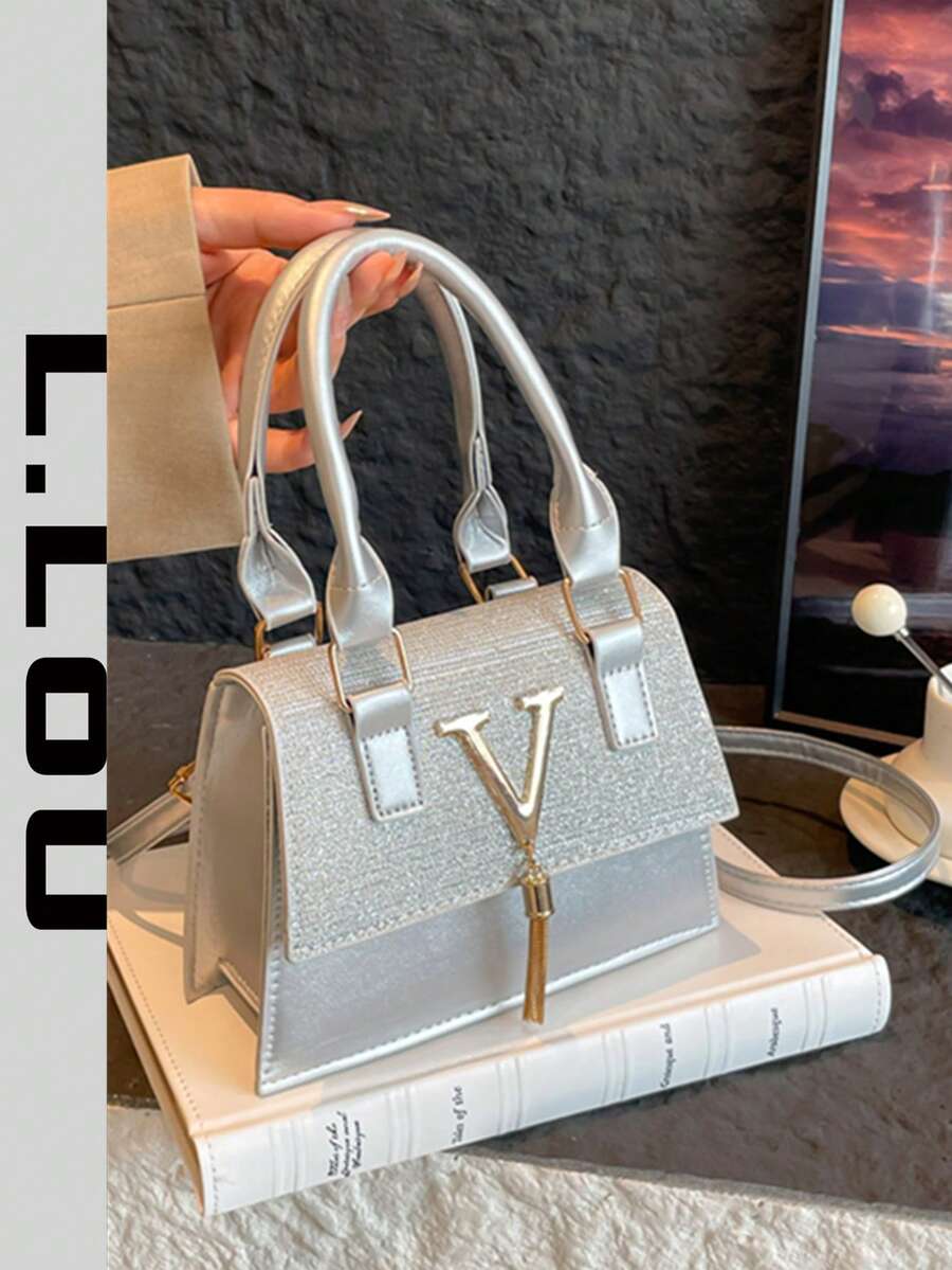迷你休闲手提包，双提手翻盖包，金属字母V装饰，金属流苏，多功能单肩斜挎包，防皱小钱包，可装手机、口红等