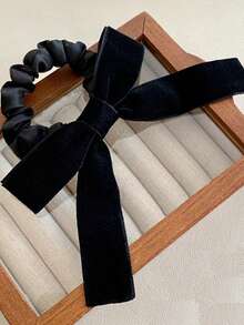 1个女士黑色丝绒蝴蝶结发圈，适合日常、夏季、度假、旅行，可作马尾辫发圈、橡皮筋发带、发绳。 - 黑色蝴蝶結 - 查看 3