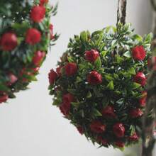 1 pieza Bola de topiario de hojas de eucalipto rojo artificial, bola de topiario de rosas rojas falsas, bola de flores artificiales adecuada para decoración interior/exterior de bodas, fiestas, hogar, jardín, balcón, porche, oficina en casa, decoración de pared, ventana y balcón - Multicolor-A - Ver 7