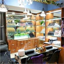 1 chiếc kệ trưng bày nhiều tầng bằng acrylic trong suốt mới, dùng để đựng son môi, nước hoa, mỹ phẩm. Kệ nhiều tầng để sắp xếp các sản phẩm chăm sóc da, trang điểm, tượng nhỏ trong hộp bí ẩn. Chân đế hình chóp chắc chắn, thích hợp cho phòng khách, phòng tắm, phòng ngủ, trang trí nhà cửa. - Trong sáng - Xem 6