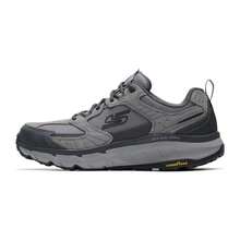 Skechers أحذية رياضية خارجية كاجوال ذات رباط للرجال من سكيتشرز دي لوكس برو، لون رمادي، رقم الموديل 237755-GRY - رمادي - مشاهدة 1