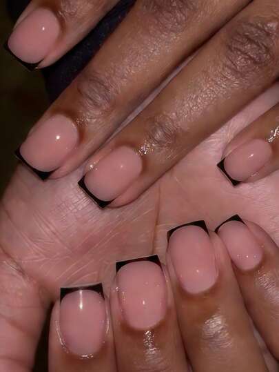 Bộ 24 miếng dán móng tay vuông ngắn, màu đen cổ điển, màu nude, màu hồng nhạt thanh lịch, che phủ toàn bộ móng giả, bao gồm 1 tờ dán móng và 1 dũa móng mini, giao hàng ngẫu nhiên.