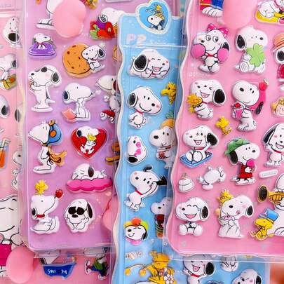 3D立体浮雕贴纸——花生漫画经典人物趣味姿势（喝珍珠奶茶、手拿甜甜圈、戴皇冠），PVC材质，带闪光细节，非常适合DIY手机壳装饰、笔记本电脑个性化定制以及儿童手工项目——可爱文具和卡通收藏爱好者的理想之选。