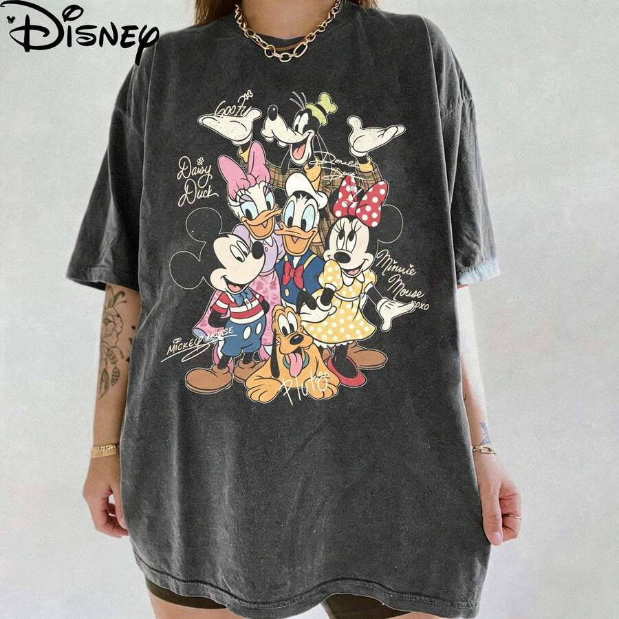 Disney Oversized T-Shirt Retro Mickey And Friends Signatures Shirt, Magical Shirt, Disney Characters Tee, Disney Mouse Head Tee, Mickey & Co Gift, Disney Tee - màu đen - Xem 1