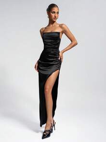 Robe maxi élégante en satin noir sans bretelles avec design volant et fente, convient pour les invités de mariage, les soirées de gala, les sorties en amoureux et les cérémonies de remise de diplômes - Noir - Voir 10
