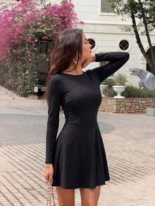 Đầm ngắn dáng chữ A màu đen HoloChill dành cho nữ, tay dài, cổ thuyền, thiết kế khoét rỗng, đầm hở lưng co giãn cao cấp, đầm thường ngày mùa hè 2026, đầm dự tiệc thanh lịch, đầm đi biển, đầm dự đám cưới, đầm sinh nhật, đầm đi nghỉ mát. - màu đen - Xem 4