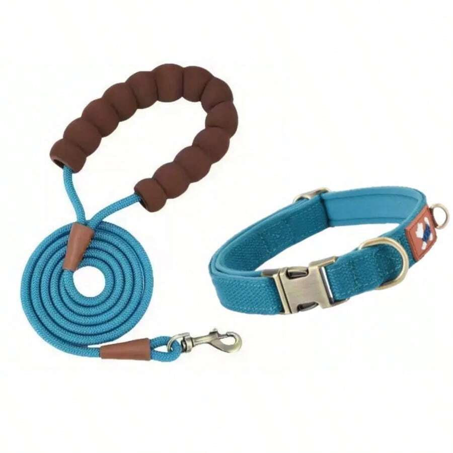 Bộ 2 món gồm vòng cổ và dây dắt chó, dây dắt bằng nylon với tay cầm dày, dây đeo cổ mềm mại, vòng cổ có thể điều chỉnh, phù hợp cho chó nhỏ, vừa và lớn khi đi dạo và huấn luyện.