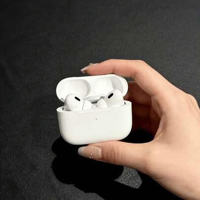 TWS 耳机，无线耳机，蓝牙耳机，防汗白色设计，内置麦克风，通话清晰，佩戴舒适，兼容 iOS 和安卓设备 - 非常适合健身、跑步和日常使用。