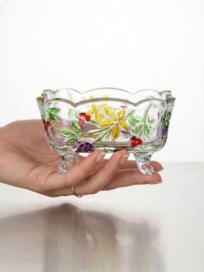 Vật dụng thiết yếu mang phong cách cổ điển: Gạt tàn trong suốt với họa tiết hoa văn dập nổi đầy màu sắc và viền lượn sóng. Đây là một vật trang trí nội thất bắt mắt, phù hợp với những người nội trợ sành điệu và các nhà thiết kế, có thể đặt trên bàn ăn sáng, sân hiên ngoài trời hoặc trong các bữa tiệc trà ngày lễ. Dụng cụ làm vườn | Đồ dùng thiết yếu ngày lễ | Nhu yếu phẩm hàng ngày | Trang trí nội thất