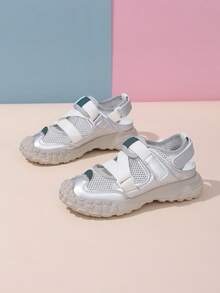 1 Pair Summer New Kids Closed Toe Sports Chunky Sneakers, Beige White, Silver And Dark Green Color Block Design, Dual Hook And Loop Closure For Easy On/Off, Toe Design Effectively Protects Toes, Suitable For Outdoor, Beach, School Sports - Silver - View 4