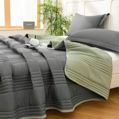 1pc Quilted Blanket, Solid Color Thin Quilt, Lightweight Summer Quilt, Thin Blanket, Minimalist Modern Fresh Pattern Solid Color Sofa Blanket, Bed Blanket, Towel Blanket, Designed For Heat-Sensitive People, Large Size Cooling Blanket, Silky Soft Breathable Fabric, Quick Moisture Wicking And Heat Dissipation, Suitable For Home And Travel Use, All Seasons