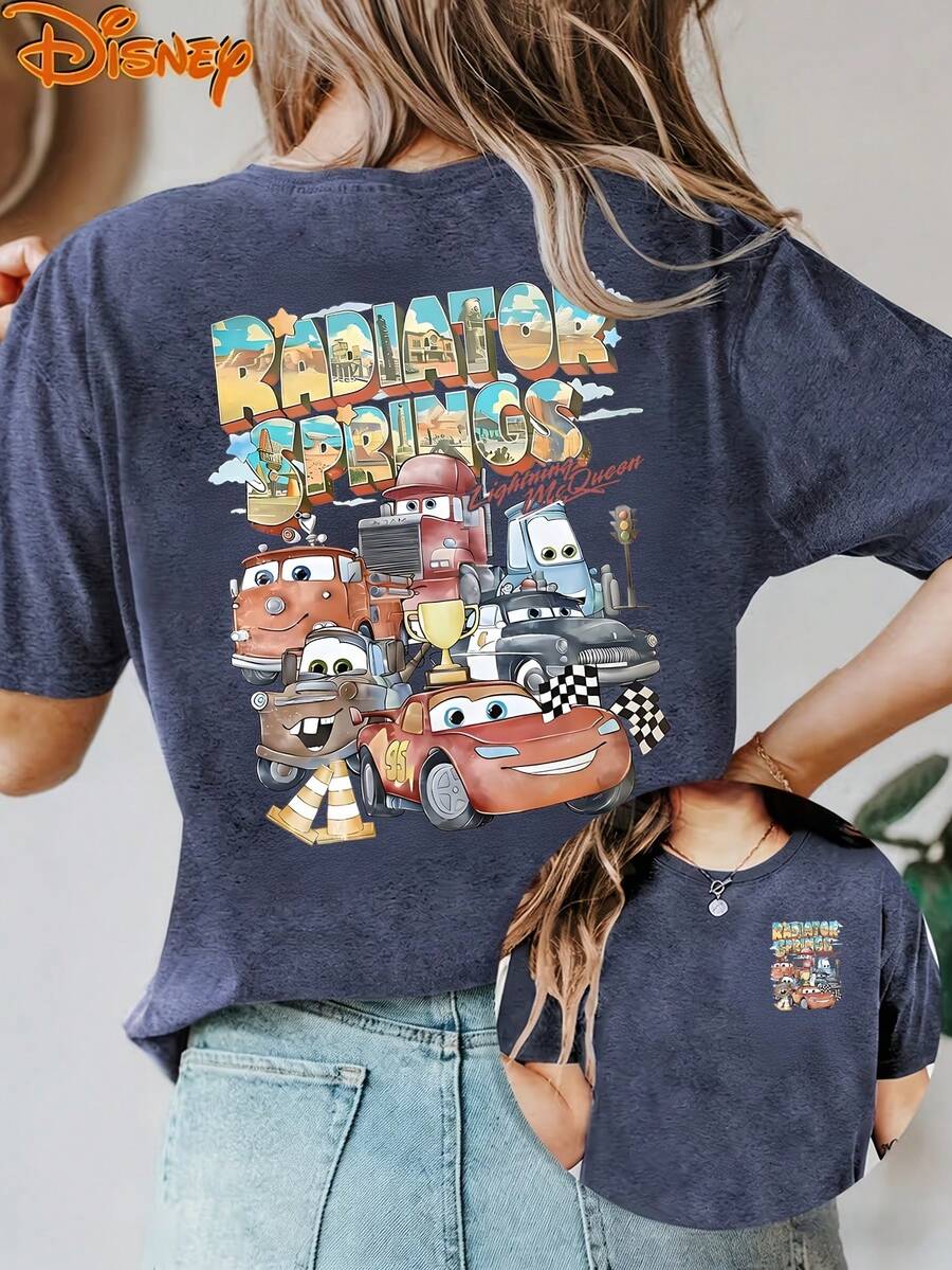 Disney License T Shirts,Disney PIXAR1 Cars Radiator Springs Graphic T-Shirt, Women's Oversized All Cars Character Print Short Sleeve Tee, Casual Loose Fit Top For Cars Fans, Disney PIXAR1 Outings, Daily Wear, Racing Themed Outfits & Family Vacations ,Camiseta, Summer Outfits For Women, Summer Clothes, Summer Tops, Tops For Women, Festival Outfits, Summer Tops For Women, Mother's Day, Mother's Day Clothing, Gifts For Family And Friends, Spring Outfits For Women, Officially Licensed Disney T-Shirts, Disney Men's And Women's Spring/Summer Fashion Casual Short-Sleeve T-Shirts - 藍色 - 查看 1