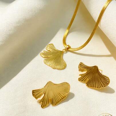 Gold Flower Necklace, Women's Resort Jewelry, Floral Jewelry, Bold Floral Statement Necklace, Summer Pendant Necklace, Beach Essential Gift, Bohemian Summer Festival Jewelry For Women
