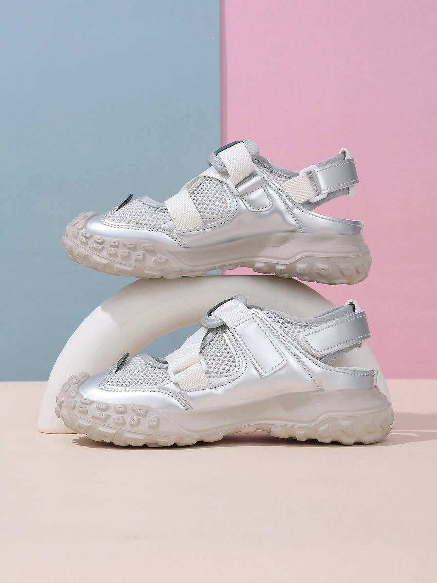 1 Pair Summer New Kids Closed Toe Sports Chunky Sneakers, Beige White, Silver And Dark Green Color Block Design, Dual Hook And Loop Closure For Easy On/Off, Toe Design Effectively Protects Toes, Suitable For Outdoor, Beach, School Sports - Silver - View 1