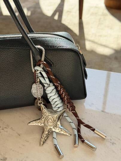 海星包饰钥匙扣，串珠海洋钱包配饰串珠包饰，五角星包饰，星形包饰，绳子包饰，编织绳包饰，撞色包饰，心形包饰，心形包包装饰，心形背包配饰，女士包饰，棕色包饰，节日礼品袋配饰。