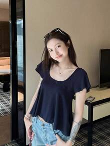 Áo thun tay ngắn cổ chữ U bèo nhún, thiết kế Hàn Quốc, dáng rộng, kiểu crop top đa năng cho mùa hè năng động. - màu xanh hải quân - Xem 2