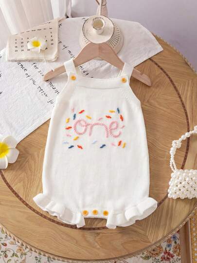 Bộ áo liền quần dệt kim thêu chữ "One" nhiều màu sắc dễ thương, ngọt ngào dành cho bé gái, đáng yêu và tinh nghịch, phù hợp cho mặc hàng ngày hoặc các hoạt động ngoài trời.