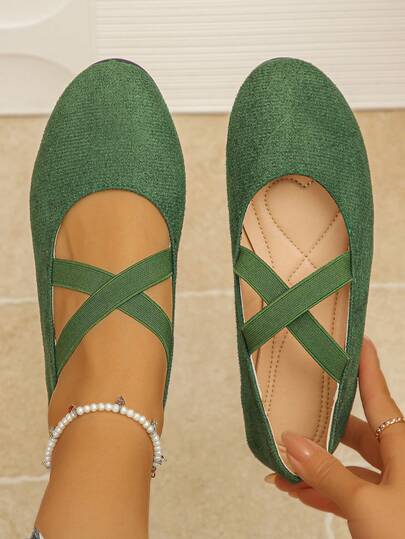 1 paar groene dames instappers met gekruiste bandjes, comfortabele platte schoenen in Mary Jane-stijl, casual ballerina's met ronde neus voor dagelijks gebruik en vakantie.