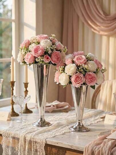 Conjunto de dois vasos premium em metal prateado, com design alto e baixo alargado, ideais para centros de mesa de casamento, decoração de casa, arranjos florais para eventos e presentes.