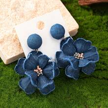 A Pair Of Vintage, Fashionable, Elegant, French-Style, Romantic, Western-Inspired Denim Floral Earrings For Women, Suitable For Everyday Wear, Holidays, Parties, Gatherings, Dates, Banquets, Weddings, And Other Occasions. Versatile Style - 牛仔褲 - 查看 2