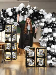 Decoraciones de graduación 2026, decoraciones de graduación 2026 en negro y plateado, caja de regalo de graduación 2026 con letras, orgulloso de ti y suministros para la fiesta de graduación universitaria 2026 - Caja de globos de graduación en negro y plata - Ver 3