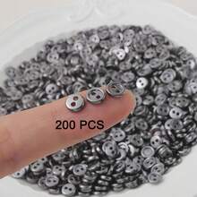 50/100/200 piezas de 6mm/0,23 pulgadas Botones metálicos redondos de nariz de cerdo delicados de color gris plateado con 2 agujeros, adecuados para decoración de ropa de muñecas BJD, botones DIY hechos a mano para uso diario, muñecas, juguetes y accesorios - Mini botones - Ver 10