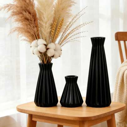 Minimalist Pleated Resin Vase, Matte White Striped Vase, Modern Scandinavian Home Decor Suitable For Living Room, Bookshelf, Tabletop And Entryway, Ideal Housewarming Gift, Suitable For Bohemian And Minimalist Interior Decor, Can Hold Dried Flowers, Cacti And Fresh Flowers