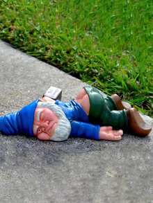 Small Resin Statue - Little Willy Drinking, Suitable For Lawn Decor, Indoor Or Outdoor Decoration, Interesting In Red And Green, Also A Great Mother's Day Gift - A - View 7