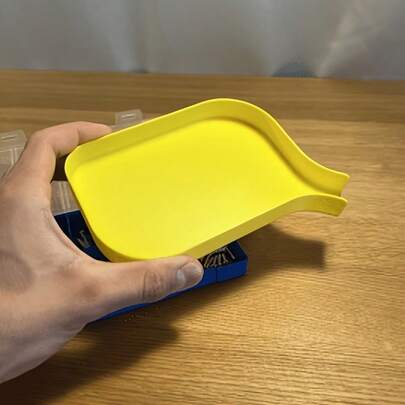 1 khay phễu đựng dụng cụ, mép nâng cao 5mm - Ngăn ngừa ốc vít, bu lông, hạt cườm và các bộ phận nhỏ bị rơi ra ngoài, có nút trượt kín hoàn toàn - Lưu trữ chính xác các bộ phận nhỏ - Giữ cho không gian làm việc sạch sẽ và hiệu quả - Thích hợp cho thủ công, sửa chữa và nhiều hơn nữa.