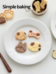 O formă de tăietor de biscuiți drăguță cu model de câine, o formă de biscuiți pentru părinți și copii, provizii pentru prânz pentru sezonul școlar, ștampile pentru biscuiți cu diverse modele de desene animate cu câini, lăbuțe mici și oase mici și o formă de desert, potrivită pentru prepararea de mici gustări ca daruri. - Vizualizare 10