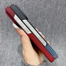 Koolife 彩色拼接格紋碳纖維霧面磁吸半包手機殼，適用於 Apple 17 Pro Max、17 Pro 和 17。韓系時尚耐用手機殼，商務設計男女皆宜。聖誕節、情人節、復活節、生日及其他節日的絕佳禮物選擇。 - 藍色方格 磁吸款 - 查看 5